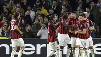 Pemain AC Milan yang tengah On Fire, Suso mencetak gol pada menit ke-62 pada fase grup Liga Europa yang berlangsung di Stadion Benito Villamarin, Spanyol (9/11), AC Milan bermain imbang 1-1 kontra Real Betis (AFP/Cristina Quicler)