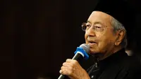 Mahathir Mohamad Dilarikan ke Rumah Sakit Usai Terjatuh di Kediamannya