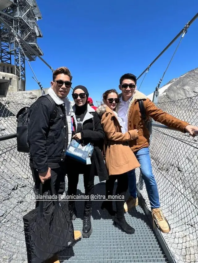 7 Potret Mesra Ifan Seventeen dan Citra Monica Liburan di Eropa, Kompak