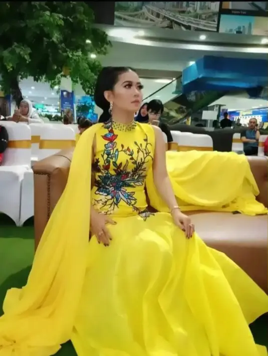 <p>Meski demikian, ia tetap dikenal sebagai penyanyi dangdut. Ia juga memiliki akun YouTube dengan nama Tiara Productions dan Instagram @tiara_marleen1. (FOTO: instagram.com/tiara_marleen1)</p>