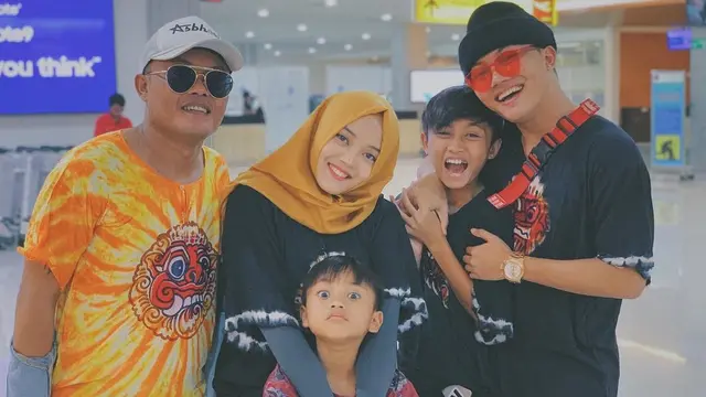 Momen Sule Asuh 4 Anaknya (sumber: instagram/ferdinan_sule)