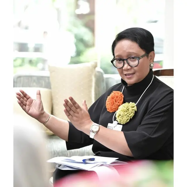 Gaya modis Menlu Retno Marsudi (Sumber: Instagram/retno_marsudi)