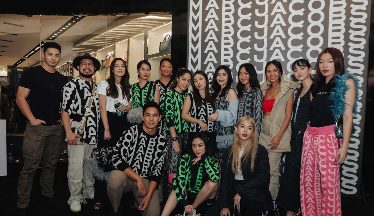 Sejumlah KOL ikut menyambut koleksi terbaru untuk gerai Marc Jacobs di Indonesia. Koleksi ini tersedia di Marc Jacobs Plaza Indonesia Store Level 1 #178 . [Marc Jacobs]