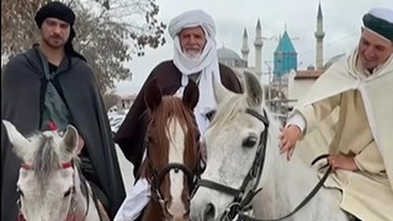 Ingat 3 Bule Muslim Asal Spanyol Pergi Haji Naik Kuda? Kini Mereka Sudah Sampai & Menangis di Depan Kabah