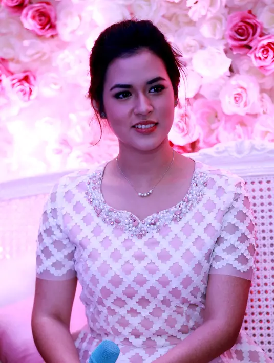 Menurut pelantun ‘Serba Salah’ ini, cantik memiliki sifat yang relatif. Terlebih wanita Indonesia sendiri  terdiri dari suku budaya berbeda. (Wimbarsana/Bintang.com)