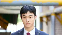 Yoon Chan Young dalam drakor High School Return of a Gangster. (TVING via Soompi)
