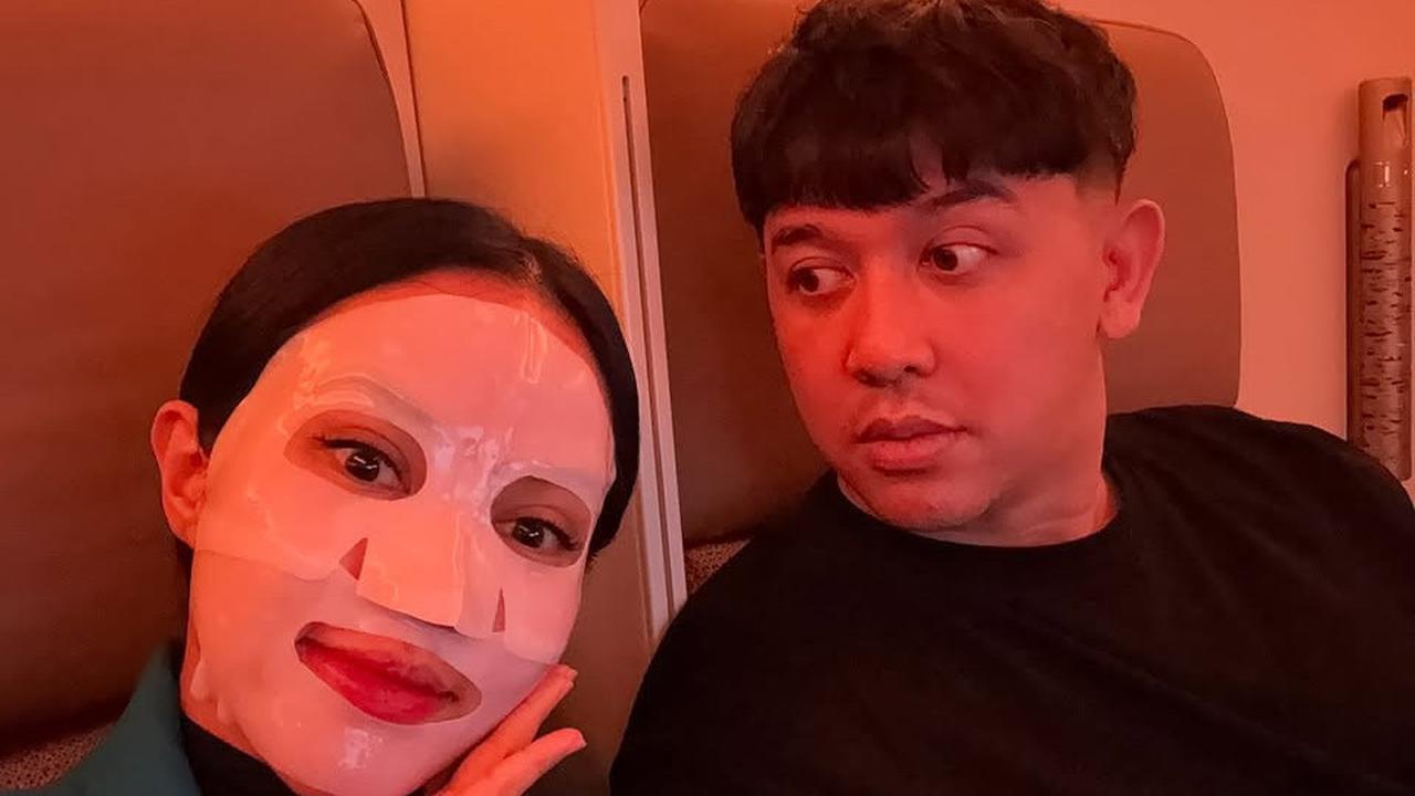6 Potret Romantis Yura Yunita dan Donne Maula OTW ke Inggris, Nonton MU Masuk Agenda Liburan?