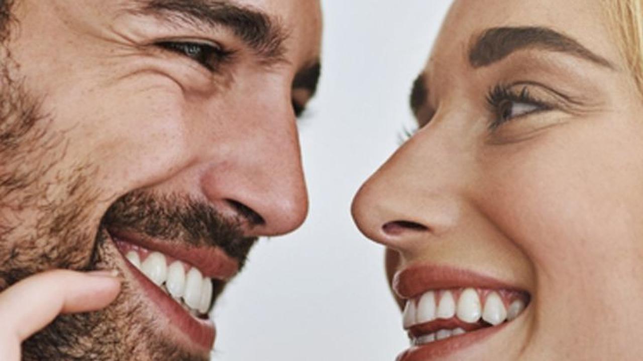 79. "Umurmu boleh bertambah tua, namun kecantikanmu sama sekali tidak memudar. Tetap bersamaku hingga nanti ya, panjang umur sayangku."