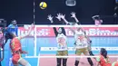 Pemain asing Jakarta Pertamina Enduro, Wilma Salas melakukan pukulan kearah pertahanan Gresik Phonska Plus Pupuk Indonesia di GOR Sritex Arena Solo, Kamis (9/4/2026). (Dok. PBVSI)