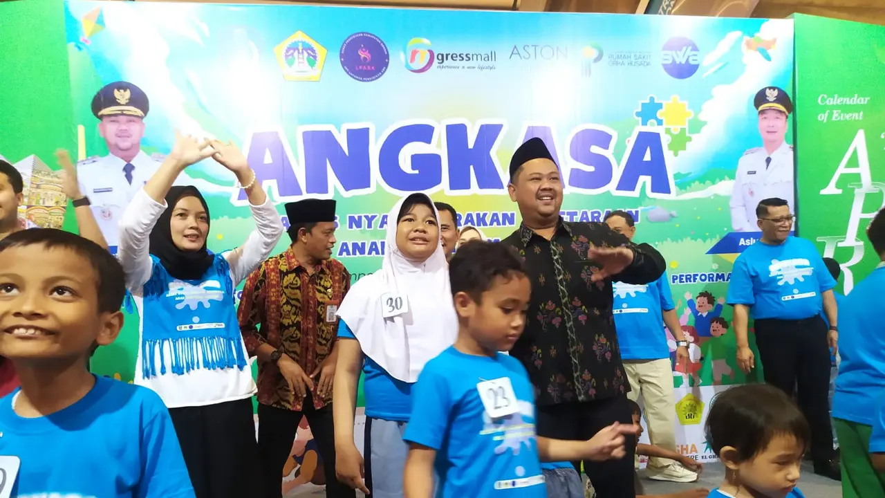 Bupati Gresik Gus Yani di acara peringatan Hari Autis Sedunia. (Liputan6.com/Dian Kurniawan)