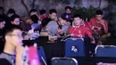 Kehadiran nonton bareng Roaring Night yang dipersembahkan oleh jaringan hemat dan cepat Tri disambut antusias oleh Manchester City Supporters Club Indonesia (MCSCI) Chapter Jambi dan juga United Indonesia Jambi. Kegiatan semacam ini menjadi wadah yang positif buat suporter dalam memberikan dukungan untuk klub kesayangan mereka. (Istimewa)