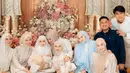 Anggota Geng Mamayu lainnya, seperti Margin Wieheerm, tampil memukau dalam tunik putih yang dipadukan dengan pashmina viscose bernuansa nude. Sementara Keisha Ratuliu tampak anggun dalam balutan outerwear dan hijab serba biru pastel yang lembut. [@marginw].