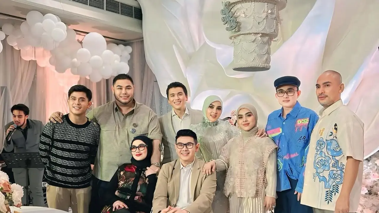 9 Potret Tamu Artis di Birthday Party Syahrini ke-45, Digelar Privat dan Mewah