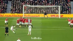 Berita video momen kiper Manchester United, David De Gea, takluk dengan free kick indah pemain Burnley. This video presented by BallBall.