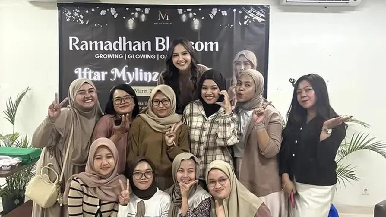 Potret 6 Artis Buka Puasa Bareng Fans Ini Penuh Kehangatan, Kekeluargaannya Terasa