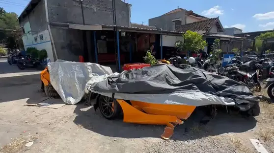 Terbelah Dua, Mclaren YouTuber Andra ST Baru Dibeli Tiga Bulan