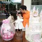 Angela Tanoesoedibjo dan keluarga tengah merayakan ulang tahun putrinya, Madeline Dharmajaya yang ulang tahun ke-5. (dok. Instagram @angelatanoesoedibjo/https://www.instagram.com/p/B9b-MqJh4jc/Putu Elmira)