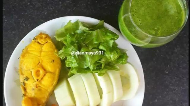 Smoothies Sawi Hijau dan Kemangi.  foto: Instagram @shintarelita