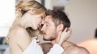 Cara agar pria tidak gugup di ranjang saat bercinta. (Foto: Net Doctor)