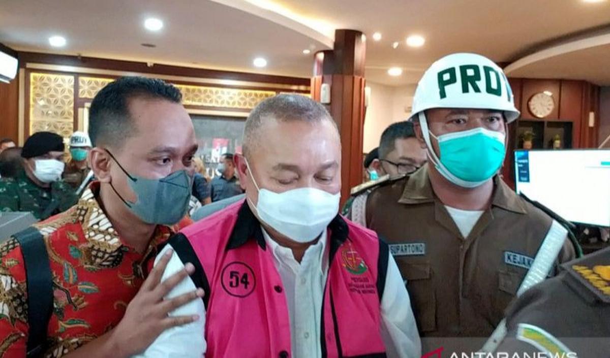 Juru bicara keluarga Alex Noerdin, Kemas Khoirul Muhklis menyebutkan bahwa pengajuan PK merupakan hak setiap orang. Pihaknya berkeyakinan Alex Noerdin tidak bersalah.<br>