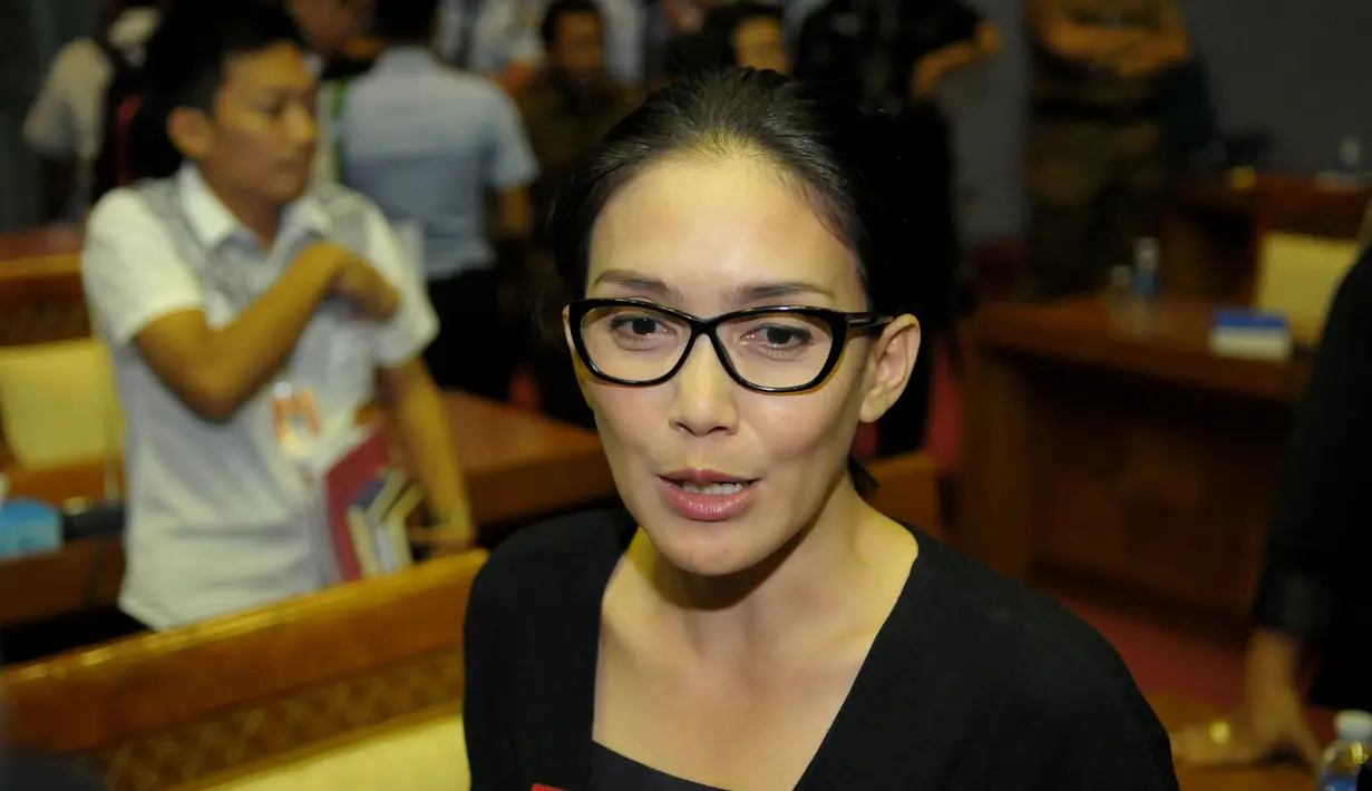 Anggota Komisi IX DPR RI, Rieke Diah Pitaloka menilai, sejak era kepemimpinan Dahlan Iskan, wajah BUMN jadi lebih kejam dibanding perusahaan swasta. Terutama dalam menangani karyawannya (Liputan6.com/Helmi Fitriansyah).