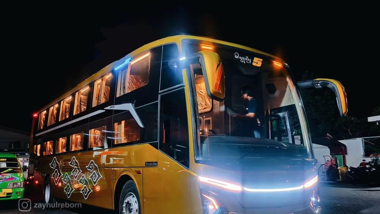 8. Lampu mewah di dalam ruangan