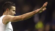 Arsenal's forward Robin Van Persie after scoring the equalising goal in injury time against Everton during English Premier League match at Goodison Park in Liverpool, on January 28, 2009. AFP Photo/Paul Ellis