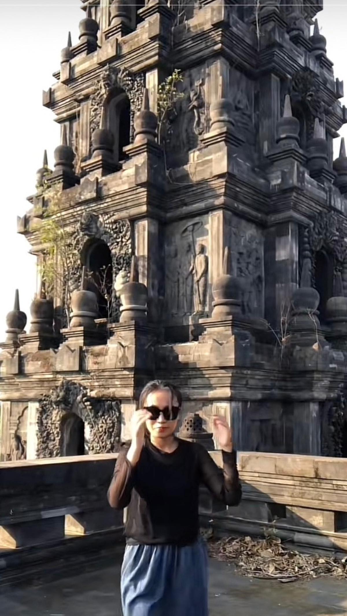 Ini potret rumah candi mendiang Ki Joko Bodo. Candi ini dibangun untuk anak, istri, dan orang yang mengenal Ki Joko Bodo.