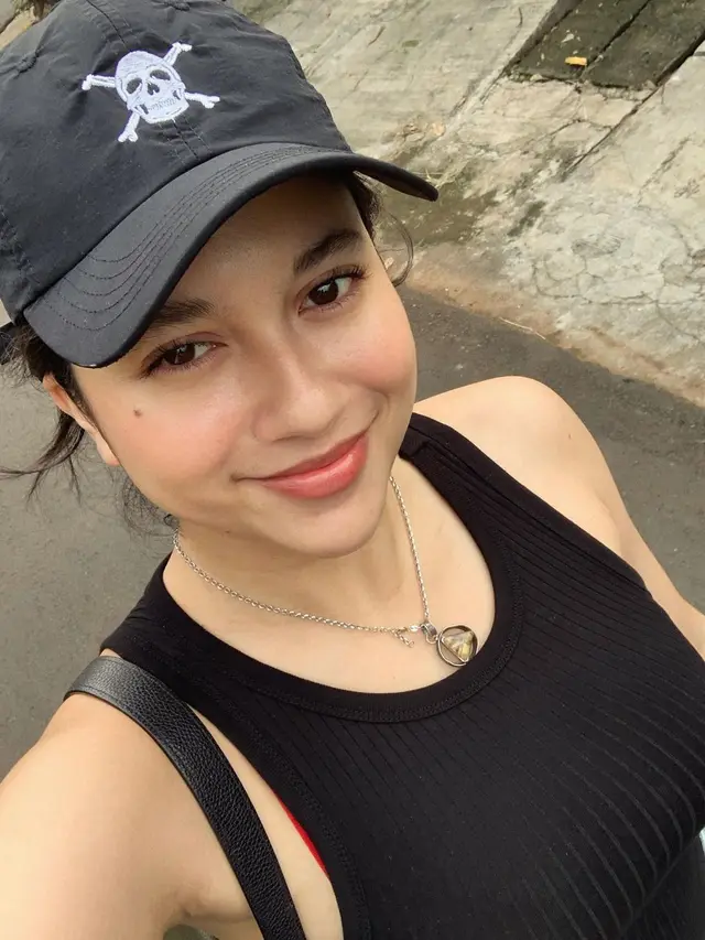 Sitha Marino dengan tubuh curvy (Instagram/sithamarino)