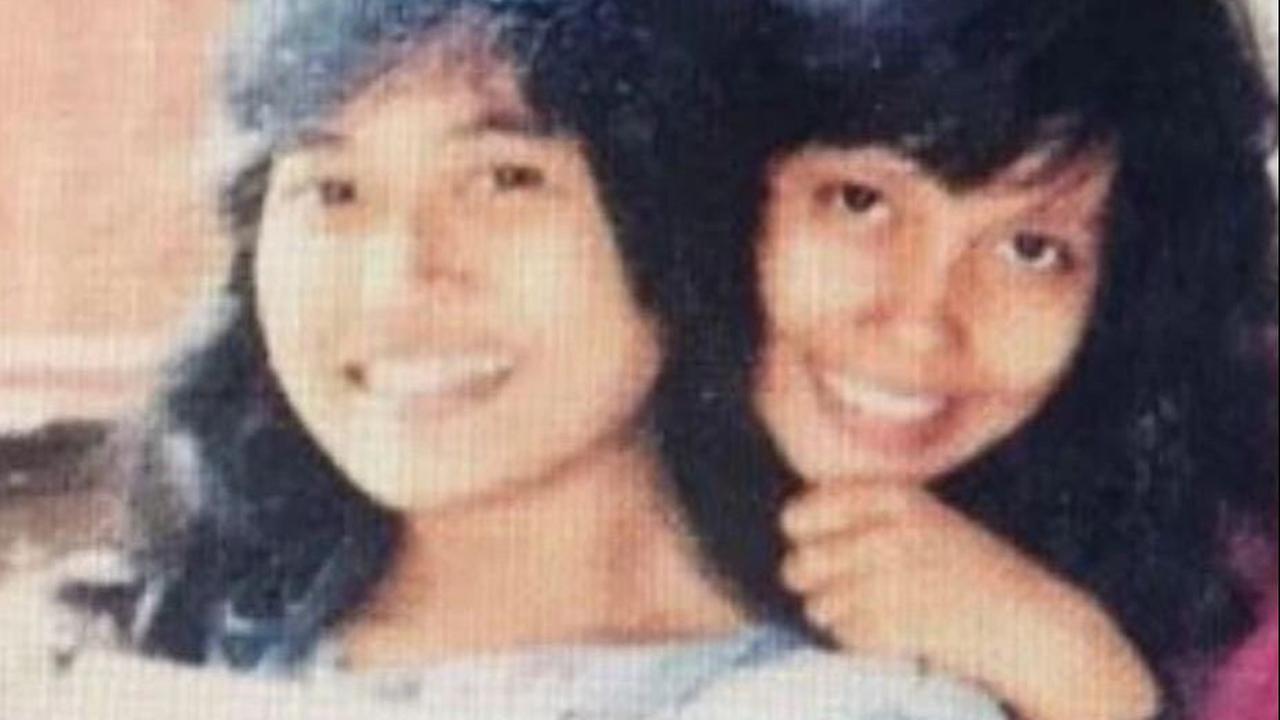 Sudah bersahabat sejak tahun 1986, beginilah potret sang ibu dan ibu mertuanya semasa muda dulu. Dengan model rambut hits di tahun 80-an, keduanya tampak sangat dekat.<br><br>"1986: are we still friends?" tulisnya dalam foto itu.