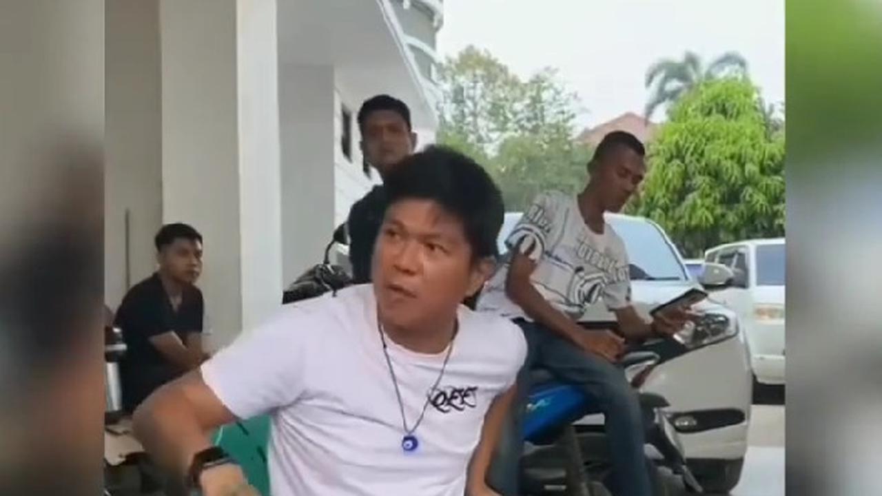Anaknya Dibully Orang Tua Murid, Ini 7 Potret Andika Kangen Band Murka hingga Ajak Duel di Atas Ring