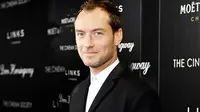 Jude Law Jadi Ayah Lima Anak dari Tiga Wanita Berbeda 