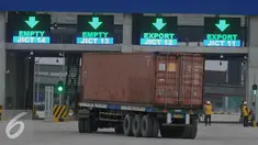 PT Jakarta International Container Terminal (JICT) melengkapi pintu otomatis atau joint autogate dengan fasilitas jembatan timbangan sebagai persyaratan International Maritime Organization (IMO), Jakarta, Jumat (27/5/2016). (Liputan6.com/Gempur M Surya)