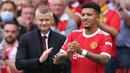 Jadon Sancho. Para fans Manchester United begitu menanti pemain berusia 21 tahun ini melakukan debutnya bersama Setan Merah saat melawan Leeds United. Harapan tersebut jadi kenyataan pada menit ke-75, saat Setan Merah sudah unggul 5-1, ia masuk menggantikan Daniel James. (Foto: AP/Jon Super)