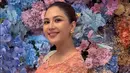 Setelah perayaan pernikahan yang panjang, Jessica Mila kembali memilih nuansa warna pastel untuk kebaya dan Ulosnya di momen 7 bulanan. [Foto: Instagram/jscmila]