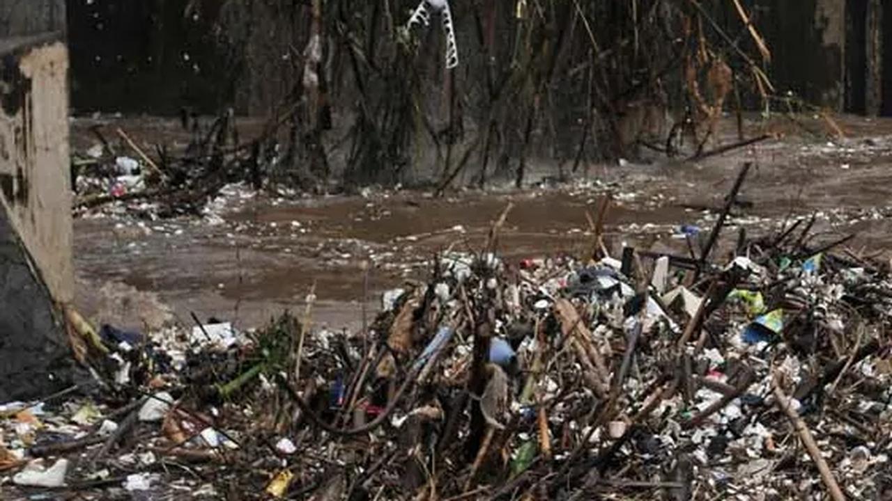 Kehidupan di Bantaran Ciliwung