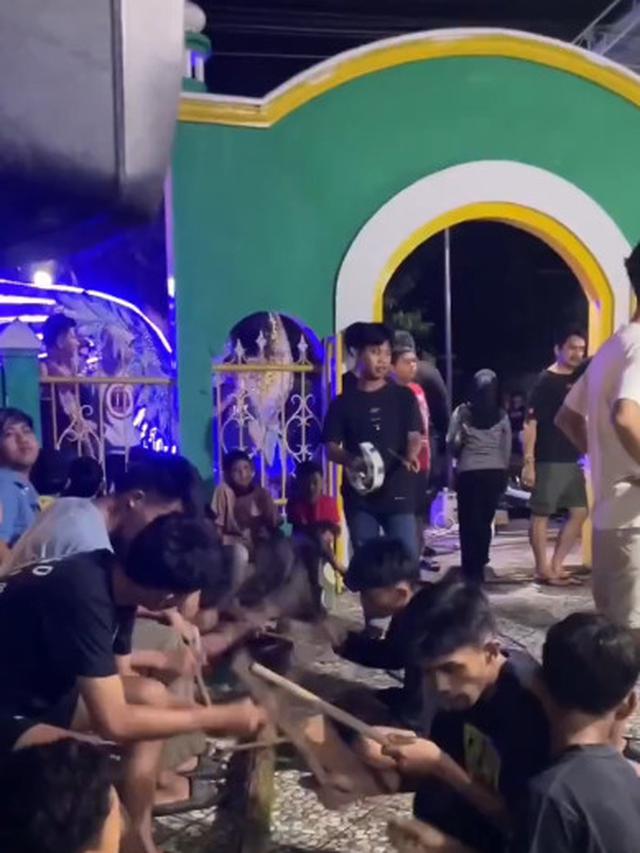 Warga Jambi Bangunin Sahur Pakai Orkestra yang Indah (Foto: X @papipai_ab)