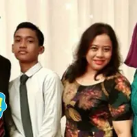 Indro Warkop datang ke rumah duka Eko DJ di kawasan Taman Malaka, Pondok Kelapa, Jakarta Timur, Selasa (28/3) dini hari.