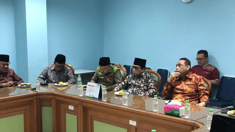 Dewan Masjid Indonesia mendatangi kantor MUI, Jumat (1/11/2019).