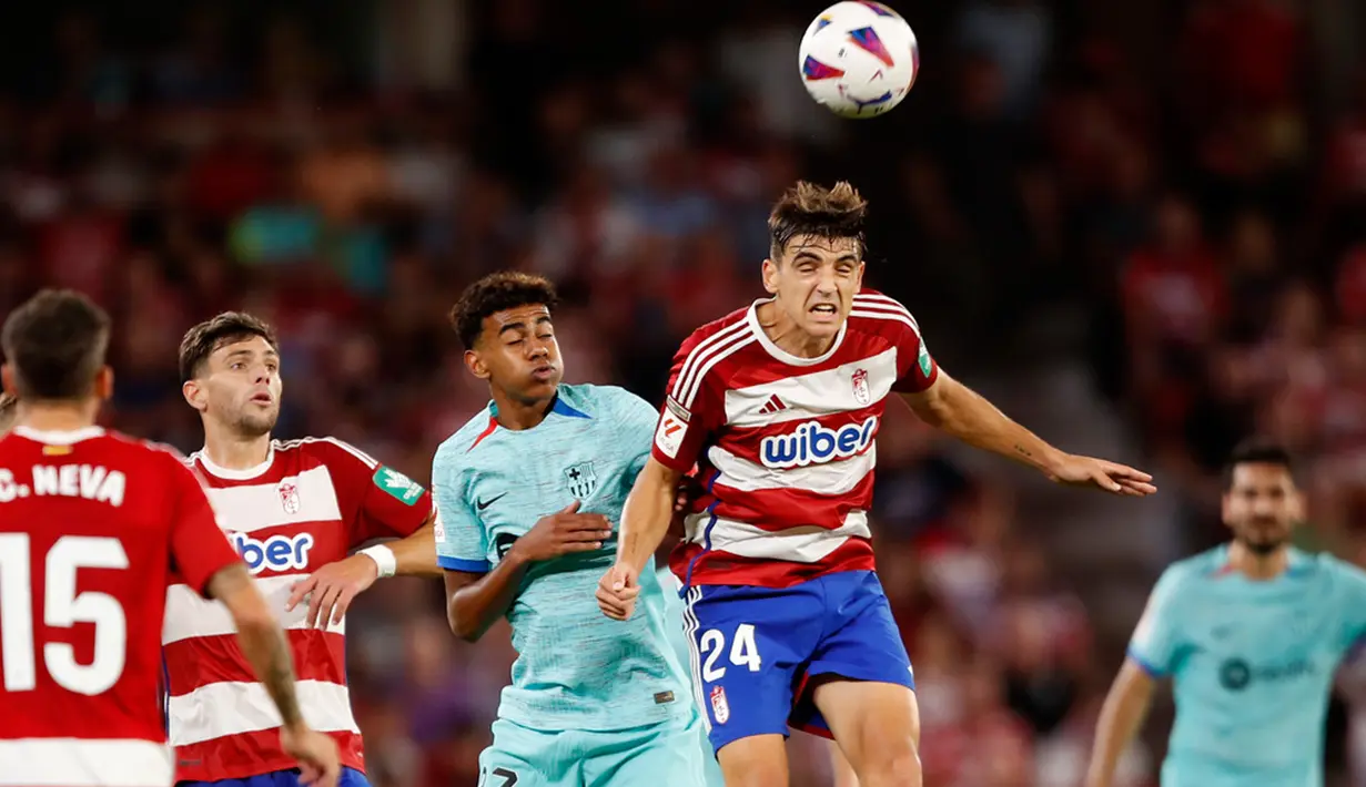 Hasil imbang ini untuk sementara menempatkan Barcelona tetap pada posisi tiga dengan 21 poin. Sedangkan, Granada di posisi 19 dengan enam poin. (AP Photo/Fermin Rodriguez)