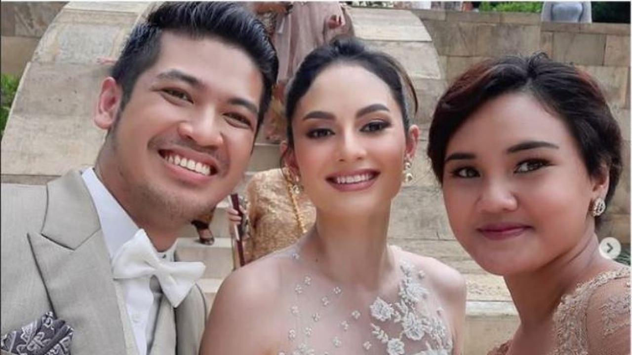 Clara Bernadeth resmi menikah dengan pujaan hatinya Palma Putra