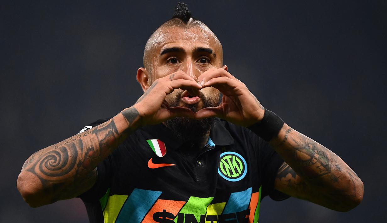 Inter Milan sukses menghentikan catatan kemenangan beruntun Sheriff Tiraspol di fase Grup D Liga Champions pada matchday ketiga. Laga yang berlangsung di Giuseppe Meazza, Rabu (20/10/2021) dini hari WIB, berakhir dengan skor 3-1. (AFP/Marco Bertorello)