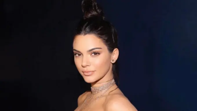 Kendall Jenner Lebih Sering Pakai Pakaian Dalam