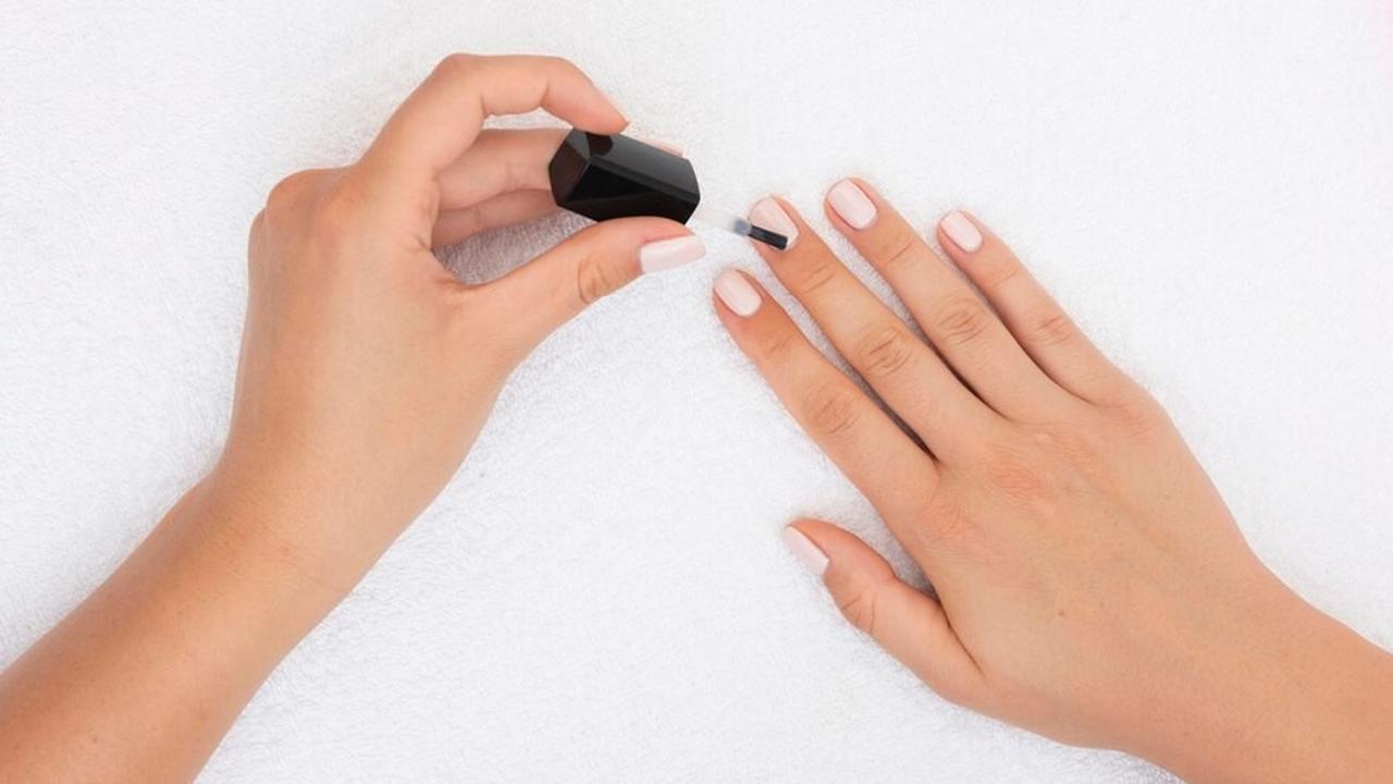 3. Batasi Penggunaan Kutek Gel Maksimal 3 Minggu