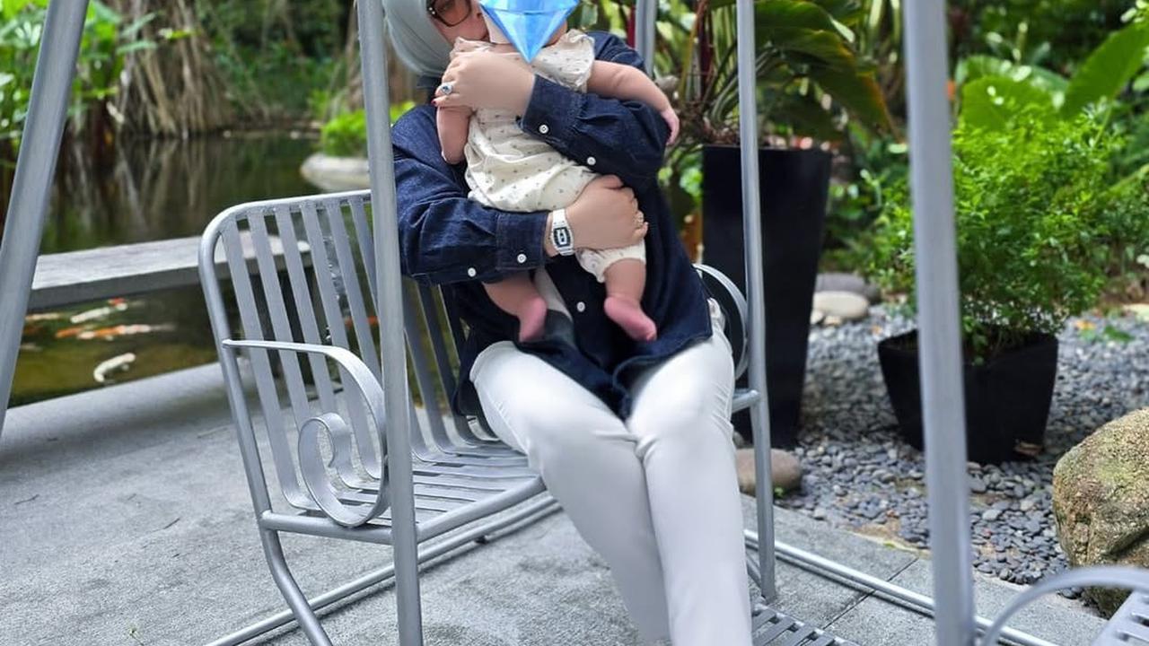 Penampilan Anak Syahrini Princess R Pakai Turban Bikin Gemas