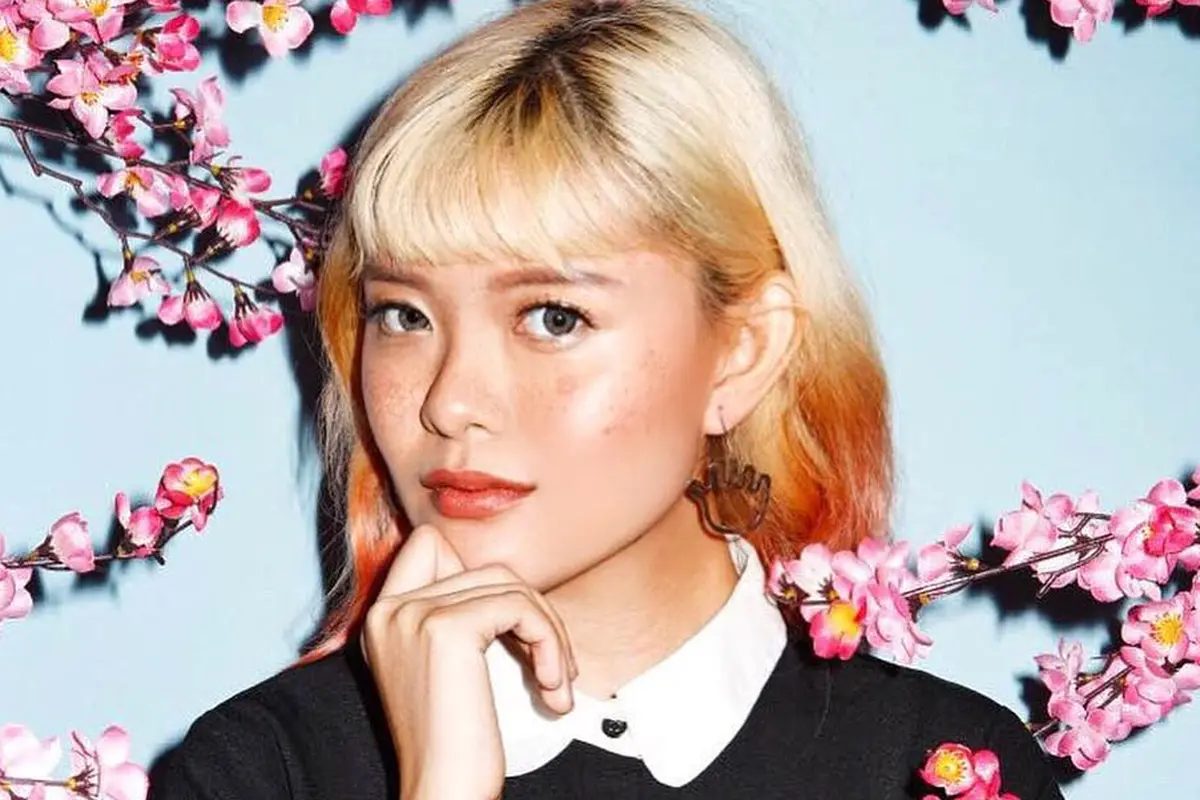 [Bintang] Begini Dandanan Imut Seperti Cewek Jepang Ala Kakak Rich Brian, Sonia Eryka