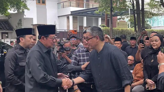 SBY-JK Melayat ke Rumah Duka Guruh Soekarnoputra