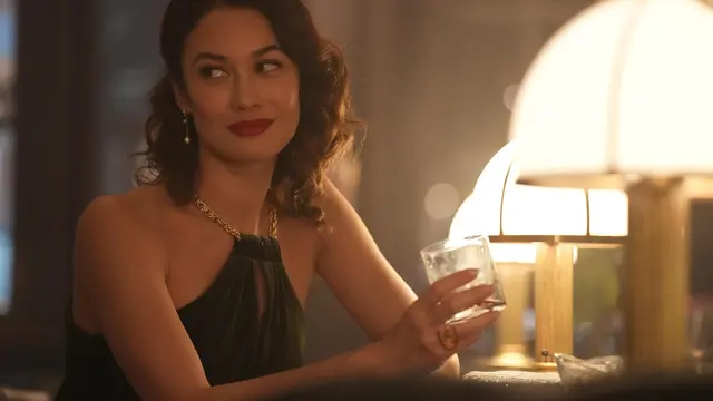Olga Kurylenko sebagai Julia dalam film Turbulence. (Foto: Dok. Lionsgate/ Grindstone Entertainment Group)