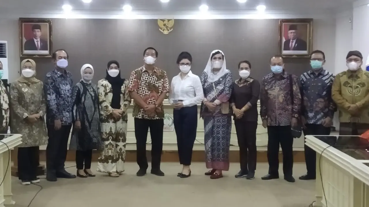 Wagub Sulut Steven Kandouw menyambut kedatangan Komisi IX DPR RI.