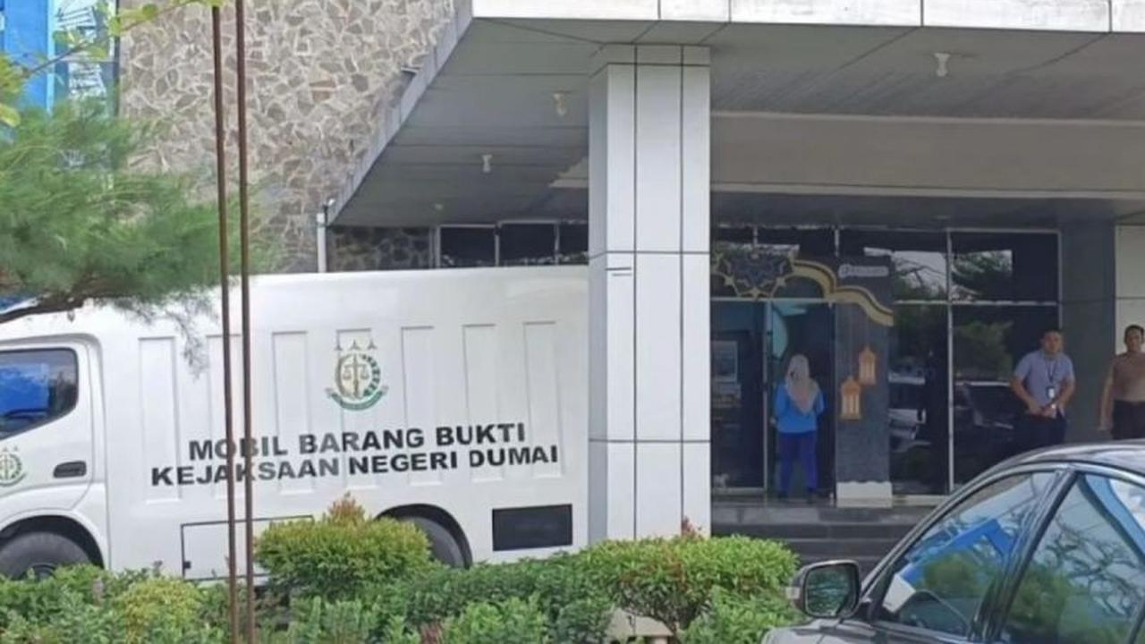 Kejati Riau Geledah KSOP dan Pelindo Dumai, Diduga Terkait Aktivitas Kepelabuhanan